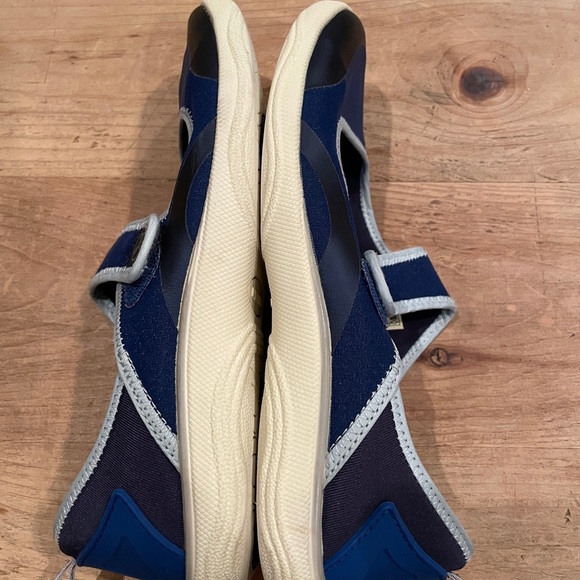 Lands’ End Mary Jane Blue White water sport shoes Outdoorsy Campcore Athletic 7 - Picture 3 of 9